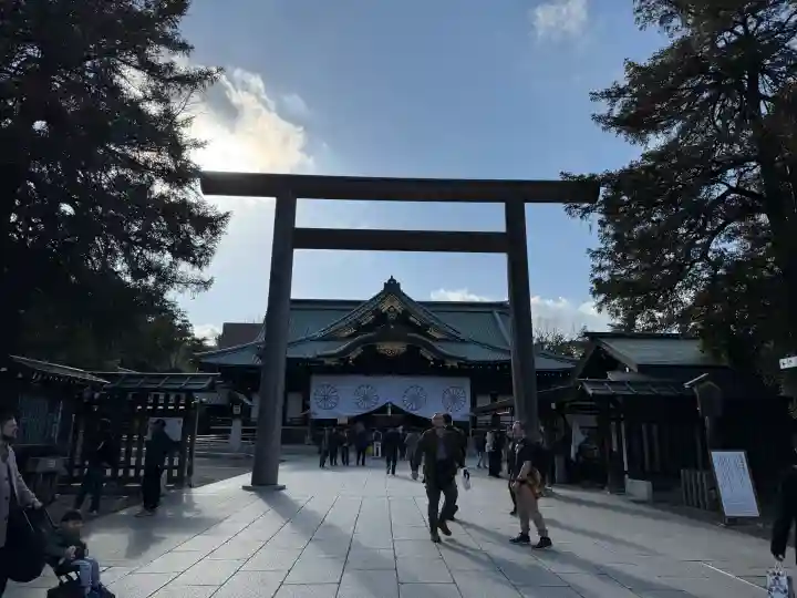 靖國神社の{uncategorized: "未分類", other: "その他", undefined: "問題あり", building: "その他建物", grave: "お墓", sacred_gate: "鳥居", guardian: "狛犬", statue: "像", buddha: "仏像", history: "歴史", nature: "自然", garden: "庭園", animal: "動物", pagoda: "塔", temizu: "手水舎", mountain_gate: "山門・神門", sanctuary: "本殿・本堂", subordinate: "末社・摂社", art: "芸術", scenery: "景色", jizo: "地蔵", ema: "絵馬", goshuin: "御朱印", omikuji: "おみくじ", items: "授与品その他", amulet: "お守り", goshuincho: "御朱印帳", eats: "食事", festival: "お祭り", votive_dance: "神楽", shichigosan: "七五三参", wedding: "結婚式", experience: "体験その他", initially: "初詣", around: "周辺", anti_infection: "感染症対策"}