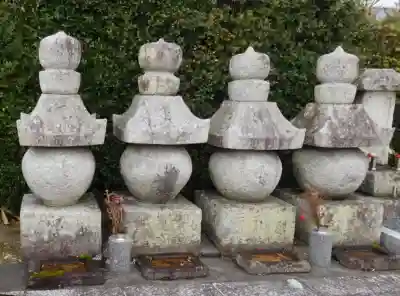 真光寺の{uncategorized: "未分類", other: "その他", undefined: "問題あり", building: "その他建物", grave: "お墓", sacred_gate: "鳥居", guardian: "狛犬", statue: "像", buddha: "仏像", history: "歴史", nature: "自然", garden: "庭園", animal: "動物", pagoda: "塔", temizu: "手水舎", mountain_gate: "山門・神門", sanctuary: "本殿・本堂", subordinate: "末社・摂社", art: "芸術", scenery: "景色", jizo: "地蔵", ema: "絵馬", goshuin: "御朱印", omikuji: "おみくじ", items: "授与品その他", amulet: "お守り", goshuincho: "御朱印帳", eats: "食事", festival: "お祭り", votive_dance: "神楽", shichigosan: "七五三参", wedding: "結婚式", experience: "体験その他", initially: "初詣", around: "周辺", anti_infection: "感染症対策"}