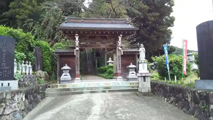 清徳寺の山門