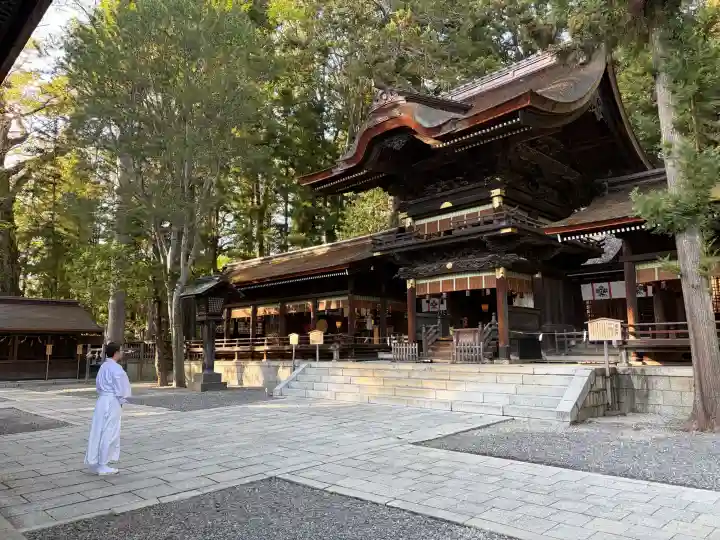 諏訪大社下社秋宮の{uncategorized: "未分類", other: "その他", undefined: "問題あり", building: "その他建物", grave: "お墓", sacred_gate: "鳥居", guardian: "狛犬", statue: "像", buddha: "仏像", history: "歴史", nature: "自然", garden: "庭園", animal: "動物", pagoda: "塔", temizu: "手水舎", mountain_gate: "山門・神門", sanctuary: "本殿・本堂", subordinate: "末社・摂社", art: "芸術", scenery: "景色", jizo: "地蔵", ema: "絵馬", goshuin: "御朱印", omikuji: "おみくじ", items: "授与品その他", amulet: "お守り", goshuincho: "御朱印帳", eats: "食事", festival: "お祭り", votive_dance: "神楽", shichigosan: "七五三参", wedding: "結婚式", experience: "体験その他", initially: "初詣", around: "周辺", anti_infection: "感染症対策"}