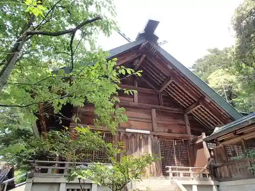 服部神社の本殿