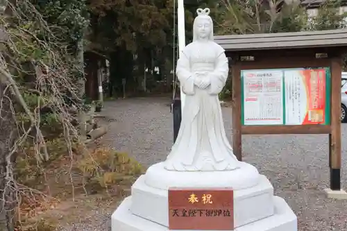 王宮伊豆神社の像