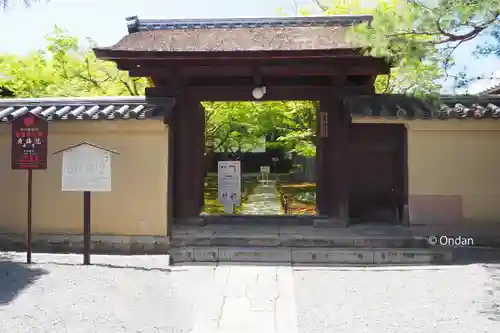黄梅院の山門・神門