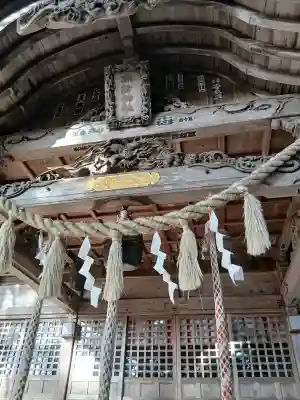 諏訪神社の{uncategorized: "未分類", other: "その他", undefined: "問題あり", building: "その他建物", grave: "お墓", sacred_gate: "鳥居", guardian: "狛犬", statue: "像", buddha: "仏像", history: "歴史", nature: "自然", garden: "庭園", animal: "動物", pagoda: "塔", temizu: "手水舎", mountain_gate: "山門・神門", sanctuary: "本殿・本堂", subordinate: "末社・摂社", art: "芸術", scenery: "景色", jizo: "地蔵", ema: "絵馬", goshuin: "御朱印", omikuji: "おみくじ", items: "授与品その他", amulet: "お守り", goshuincho: "御朱印帳", eats: "食事", festival: "お祭り", votive_dance: "神楽", shichigosan: "七五三参", wedding: "結婚式", experience: "体験その他", initially: "初詣", around: "周辺", anti_infection: "感染症対策"}