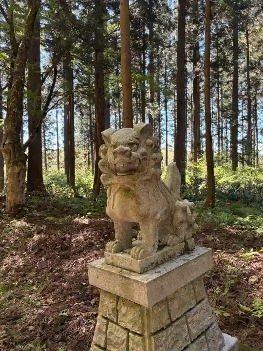 三倉神社の{uncategorized: "未分類", other: "その他", undefined: "問題あり", building: "その他建物", grave: "お墓", sacred_gate: "鳥居", guardian: "狛犬", statue: "像", buddha: "仏像", history: "歴史", nature: "自然", garden: "庭園", animal: "動物", pagoda: "塔", temizu: "手水舎", mountain_gate: "山門・神門", sanctuary: "本殿・本堂", subordinate: "末社・摂社", art: "芸術", scenery: "景色", jizo: "地蔵", ema: "絵馬", goshuin: "御朱印", omikuji: "おみくじ", items: "授与品その他", amulet: "お守り", goshuincho: "御朱印帳", eats: "食事", festival: "お祭り", votive_dance: "神楽", shichigosan: "七五三参", wedding: "結婚式", experience: "体験その他", initially: "初詣", around: "周辺", anti_infection: "感染症対策"}