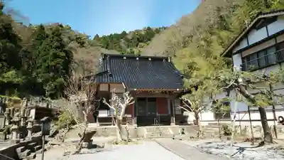仏谷寺の本殿・本堂