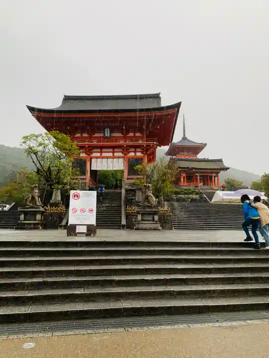 清水寺の山門・神門