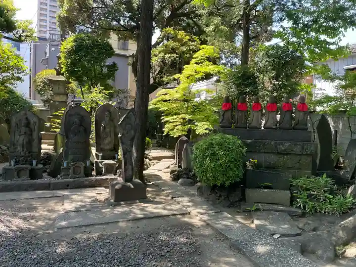 長円寺の{uncategorized: "未分類", other: "その他", undefined: "問題あり", building: "その他建物", grave: "お墓", sacred_gate: "鳥居", guardian: "狛犬", statue: "像", buddha: "仏像", history: "歴史", nature: "自然", garden: "庭園", animal: "動物", pagoda: "塔", temizu: "手水舎", mountain_gate: "山門・神門", sanctuary: "本殿・本堂", subordinate: "末社・摂社", art: "芸術", scenery: "景色", jizo: "地蔵", ema: "絵馬", goshuin: "御朱印", omikuji: "おみくじ", items: "授与品その他", amulet: "お守り", goshuincho: "御朱印帳", eats: "食事", festival: "お祭り", votive_dance: "神楽", shichigosan: "七五三参", wedding: "結婚式", experience: "体験その他", initially: "初詣", around: "周辺", anti_infection: "感染症対策"}