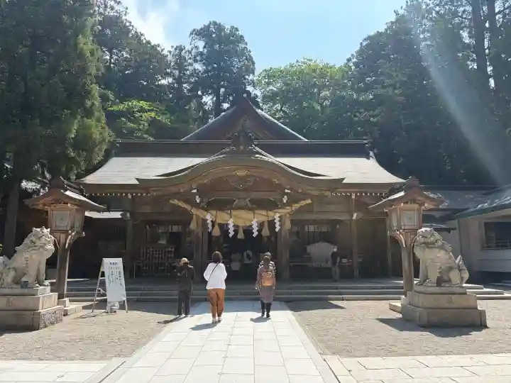 白山比咩神社の{uncategorized: "未分類", other: "その他", undefined: "問題あり", building: "その他建物", grave: "お墓", sacred_gate: "鳥居", guardian: "狛犬", statue: "像", buddha: "仏像", history: "歴史", nature: "自然", garden: "庭園", animal: "動物", pagoda: "塔", temizu: "手水舎", mountain_gate: "山門・神門", sanctuary: "本殿・本堂", subordinate: "末社・摂社", art: "芸術", scenery: "景色", jizo: "地蔵", ema: "絵馬", goshuin: "御朱印", omikuji: "おみくじ", items: "授与品その他", amulet: "お守り", goshuincho: "御朱印帳", eats: "食事", festival: "お祭り", votive_dance: "神楽", shichigosan: "七五三参", wedding: "結婚式", experience: "体験その他", initially: "初詣", around: "周辺", anti_infection: "感染症対策"}