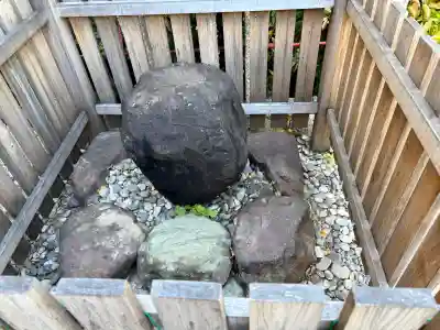 玉三稲荷神社の{uncategorized: "未分類", other: "その他", undefined: "問題あり", building: "その他建物", grave: "お墓", sacred_gate: "鳥居", guardian: "狛犬", statue: "像", buddha: "仏像", history: "歴史", nature: "自然", garden: "庭園", animal: "動物", pagoda: "塔", temizu: "手水舎", mountain_gate: "山門・神門", sanctuary: "本殿・本堂", subordinate: "末社・摂社", art: "芸術", scenery: "景色", jizo: "地蔵", ema: "絵馬", goshuin: "御朱印", omikuji: "おみくじ", items: "授与品その他", amulet: "お守り", goshuincho: "御朱印帳", eats: "食事", festival: "お祭り", votive_dance: "神楽", shichigosan: "七五三参", wedding: "結婚式", experience: "体験その他", initially: "初詣", around: "周辺", anti_infection: "感染症対策"}