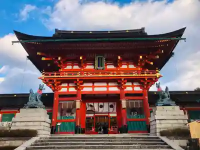 伏見稲荷大社の山門・神門