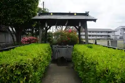 白蛇辨財天の手水舎