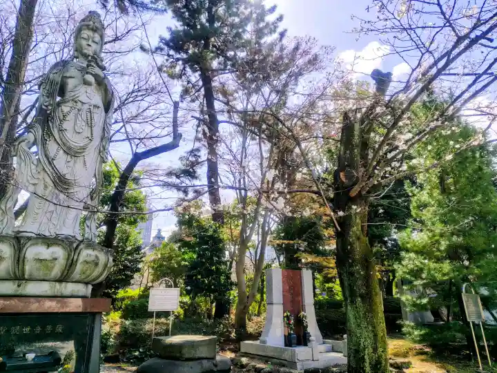増上寺の{uncategorized: "未分類", other: "その他", undefined: "問題あり", building: "その他建物", grave: "お墓", sacred_gate: "鳥居", guardian: "狛犬", statue: "像", buddha: "仏像", history: "歴史", nature: "自然", garden: "庭園", animal: "動物", pagoda: "塔", temizu: "手水舎", mountain_gate: "山門・神門", sanctuary: "本殿・本堂", subordinate: "末社・摂社", art: "芸術", scenery: "景色", jizo: "地蔵", ema: "絵馬", goshuin: "御朱印", omikuji: "おみくじ", items: "授与品その他", amulet: "お守り", goshuincho: "御朱印帳", eats: "食事", festival: "お祭り", votive_dance: "神楽", shichigosan: "七五三参", wedding: "結婚式", experience: "体験その他", initially: "初詣", around: "周辺", anti_infection: "感染症対策"}