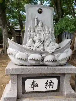 向本折白山神社の像