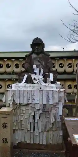 大石神社の像