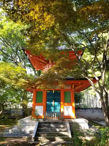 愛染院の山門