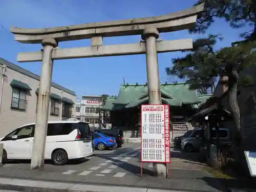 久保市乙剣宮の鳥居