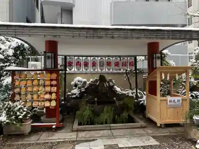 三崎稲荷神社の{uncategorized: "未分類", other: "その他", undefined: "問題あり", building: "その他建物", grave: "お墓", sacred_gate: "鳥居", guardian: "狛犬", statue: "像", buddha: "仏像", history: "歴史", nature: "自然", garden: "庭園", animal: "動物", pagoda: "塔", temizu: "手水舎", mountain_gate: "山門・神門", sanctuary: "本殿・本堂", subordinate: "末社・摂社", art: "芸術", scenery: "景色", jizo: "地蔵", ema: "絵馬", goshuin: "御朱印", omikuji: "おみくじ", items: "授与品その他", amulet: "お守り", goshuincho: "御朱印帳", eats: "食事", festival: "お祭り", votive_dance: "神楽", shichigosan: "七五三参", wedding: "結婚式", experience: "体験その他", initially: "初詣", around: "周辺", anti_infection: "感染症対策"}