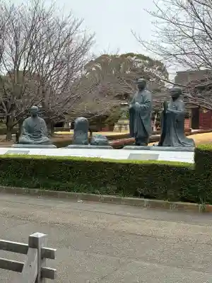 総持寺の{uncategorized: "未分類", other: "その他", undefined: "問題あり", building: "その他建物", grave: "お墓", sacred_gate: "鳥居", guardian: "狛犬", statue: "像", buddha: "仏像", history: "歴史", nature: "自然", garden: "庭園", animal: "動物", pagoda: "塔", temizu: "手水舎", mountain_gate: "山門・神門", sanctuary: "本殿・本堂", subordinate: "末社・摂社", art: "芸術", scenery: "景色", jizo: "地蔵", ema: "絵馬", goshuin: "御朱印", omikuji: "おみくじ", items: "授与品その他", amulet: "お守り", goshuincho: "御朱印帳", eats: "食事", festival: "お祭り", votive_dance: "神楽", shichigosan: "七五三参", wedding: "結婚式", experience: "体験その他", initially: "初詣", around: "周辺", anti_infection: "感染症対策"}
