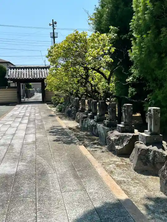 勝福寺の{uncategorized: "未分類", other: "その他", undefined: "問題あり", building: "その他建物", grave: "お墓", sacred_gate: "鳥居", guardian: "狛犬", statue: "像", buddha: "仏像", history: "歴史", nature: "自然", garden: "庭園", animal: "動物", pagoda: "塔", temizu: "手水舎", mountain_gate: "山門・神門", sanctuary: "本殿・本堂", subordinate: "末社・摂社", art: "芸術", scenery: "景色", jizo: "地蔵", ema: "絵馬", goshuin: "御朱印", omikuji: "おみくじ", items: "授与品その他", amulet: "お守り", goshuincho: "御朱印帳", eats: "食事", festival: "お祭り", votive_dance: "神楽", shichigosan: "七五三参", wedding: "結婚式", experience: "体験その他", initially: "初詣", around: "周辺", anti_infection: "感染症対策"}