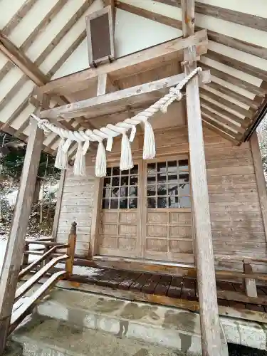 湯倉神社の{uncategorized: "未分類", other: "その他", undefined: "問題あり", building: "その他建物", grave: "お墓", sacred_gate: "鳥居", guardian: "狛犬", statue: "像", buddha: "仏像", history: "歴史", nature: "自然", garden: "庭園", animal: "動物", pagoda: "塔", temizu: "手水舎", mountain_gate: "山門・神門", sanctuary: "本殿・本堂", subordinate: "末社・摂社", art: "芸術", scenery: "景色", jizo: "地蔵", ema: "絵馬", goshuin: "御朱印", omikuji: "おみくじ", items: "授与品その他", amulet: "お守り", goshuincho: "御朱印帳", eats: "食事", festival: "お祭り", votive_dance: "神楽", shichigosan: "七五三参", wedding: "結婚式", experience: "体験その他", initially: "初詣", around: "周辺", anti_infection: "感染症対策"}