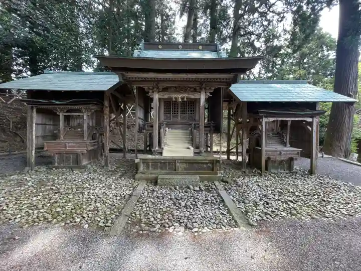 日枝神社 (甲南町稗谷)の{uncategorized: "未分類", other: "その他", undefined: "問題あり", building: "その他建物", grave: "お墓", sacred_gate: "鳥居", guardian: "狛犬", statue: "像", buddha: "仏像", history: "歴史", nature: "自然", garden: "庭園", animal: "動物", pagoda: "塔", temizu: "手水舎", mountain_gate: "山門・神門", sanctuary: "本殿・本堂", subordinate: "末社・摂社", art: "芸術", scenery: "景色", jizo: "地蔵", ema: "絵馬", goshuin: "御朱印", omikuji: "おみくじ", items: "授与品その他", amulet: "お守り", goshuincho: "御朱印帳", eats: "食事", festival: "お祭り", votive_dance: "神楽", shichigosan: "七五三参", wedding: "結婚式", experience: "体験その他", initially: "初詣", around: "周辺", anti_infection: "感染症対策"}