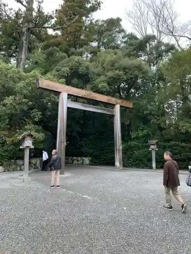 伊勢神宮外宮（豊受大神宮）の{uncategorized: "未分類", other: "その他", undefined: "問題あり", building: "その他建物", grave: "お墓", sacred_gate: "鳥居", guardian: "狛犬", statue: "像", buddha: "仏像", history: "歴史", nature: "自然", garden: "庭園", animal: "動物", pagoda: "塔", temizu: "手水舎", mountain_gate: "山門・神門", sanctuary: "本殿・本堂", subordinate: "末社・摂社", art: "芸術", scenery: "景色", jizo: "地蔵", ema: "絵馬", goshuin: "御朱印", omikuji: "おみくじ", items: "授与品その他", amulet: "お守り", goshuincho: "御朱印帳", eats: "食事", festival: "お祭り", votive_dance: "神楽", shichigosan: "七五三参", wedding: "結婚式", experience: "体験その他", initially: "初詣", around: "周辺", anti_infection: "感染症対策"}