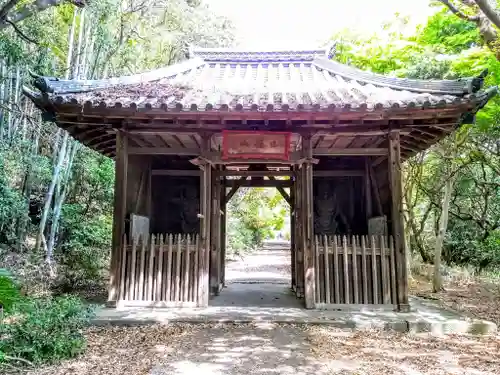 高讃寺の山門