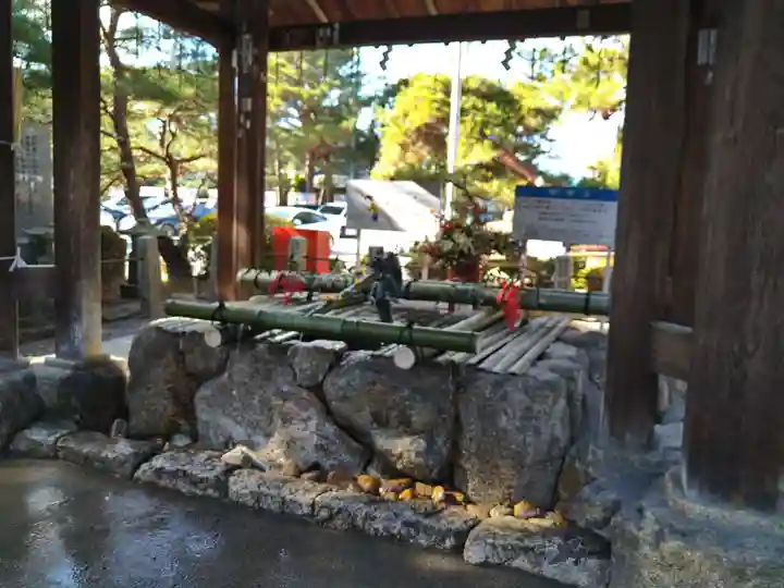 建部大社の手水舎