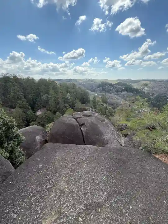鬼岩の{uncategorized: "未分類", other: "その他", undefined: "問題あり", building: "その他建物", grave: "お墓", sacred_gate: "鳥居", guardian: "狛犬", statue: "像", buddha: "仏像", history: "歴史", nature: "自然", garden: "庭園", animal: "動物", pagoda: "塔", temizu: "手水舎", mountain_gate: "山門・神門", sanctuary: "本殿・本堂", subordinate: "末社・摂社", art: "芸術", scenery: "景色", jizo: "地蔵", ema: "絵馬", goshuin: "御朱印", omikuji: "おみくじ", items: "授与品その他", amulet: "お守り", goshuincho: "御朱印帳", eats: "食事", festival: "お祭り", votive_dance: "神楽", shichigosan: "七五三参", wedding: "結婚式", experience: "体験その他", initially: "初詣", around: "周辺", anti_infection: "感染症対策"}
