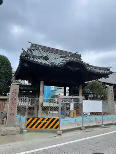 成田山川越別院の山門