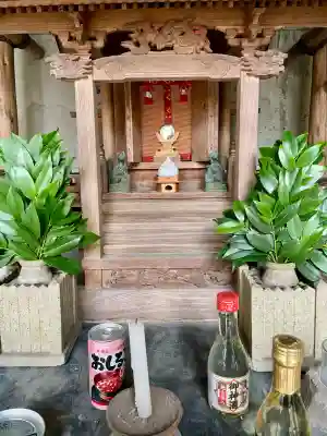 真島稲荷神社の{uncategorized: "未分類", other: "その他", undefined: "問題あり", building: "その他建物", grave: "お墓", sacred_gate: "鳥居", guardian: "狛犬", statue: "像", buddha: "仏像", history: "歴史", nature: "自然", garden: "庭園", animal: "動物", pagoda: "塔", temizu: "手水舎", mountain_gate: "山門・神門", sanctuary: "本殿・本堂", subordinate: "末社・摂社", art: "芸術", scenery: "景色", jizo: "地蔵", ema: "絵馬", goshuin: "御朱印", omikuji: "おみくじ", items: "授与品その他", amulet: "お守り", goshuincho: "御朱印帳", eats: "食事", festival: "お祭り", votive_dance: "神楽", shichigosan: "七五三参", wedding: "結婚式", experience: "体験その他", initially: "初詣", around: "周辺", anti_infection: "感染症対策"}