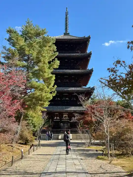 東寺(教王護国寺)の{uncategorized: "未分類", other: "その他", undefined: "問題あり", building: "その他建物", grave: "お墓", sacred_gate: "鳥居", guardian: "狛犬", statue: "像", buddha: "仏像", history: "歴史", nature: "自然", garden: "庭園", animal: "動物", pagoda: "塔", temizu: "手水舎", mountain_gate: "山門・神門", sanctuary: "本殿・本堂", subordinate: "末社・摂社", art: "芸術", scenery: "景色", jizo: "地蔵", ema: "絵馬", goshuin: "御朱印", omikuji: "おみくじ", items: "授与品その他", amulet: "お守り", goshuincho: "御朱印帳", eats: "食事", festival: "お祭り", votive_dance: "神楽", shichigosan: "七五三参", wedding: "結婚式", experience: "体験その他", initially: "初詣", around: "周辺", anti_infection: "感染症対策"}
