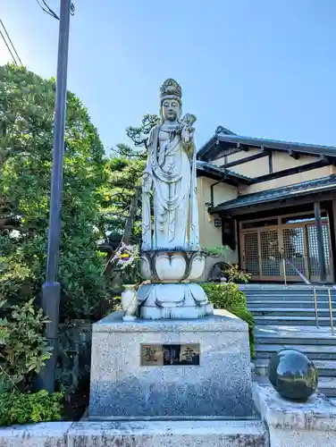 貞福寺の像