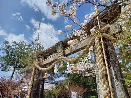 與止日女神社の鳥居