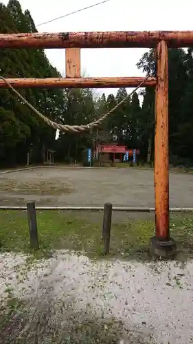 鎮守神社の鳥居