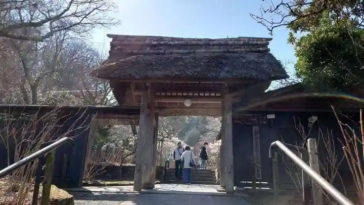 東慶寺の山門・神門