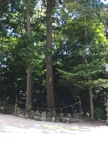 倭白山比咩神社（南出）の末社・摂社