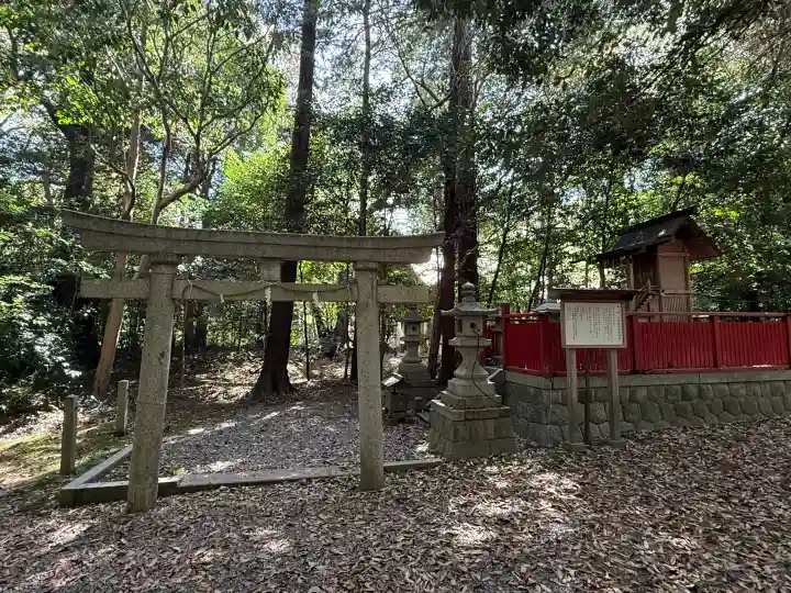 本居宣長ノ宮の{uncategorized: "未分類", other: "その他", undefined: "問題あり", building: "その他建物", grave: "お墓", sacred_gate: "鳥居", guardian: "狛犬", statue: "像", buddha: "仏像", history: "歴史", nature: "自然", garden: "庭園", animal: "動物", pagoda: "塔", temizu: "手水舎", mountain_gate: "山門・神門", sanctuary: "本殿・本堂", subordinate: "末社・摂社", art: "芸術", scenery: "景色", jizo: "地蔵", ema: "絵馬", goshuin: "御朱印", omikuji: "おみくじ", items: "授与品その他", amulet: "お守り", goshuincho: "御朱印帳", eats: "食事", festival: "お祭り", votive_dance: "神楽", shichigosan: "七五三参", wedding: "結婚式", experience: "体験その他", initially: "初詣", around: "周辺", anti_infection: "感染症対策"}