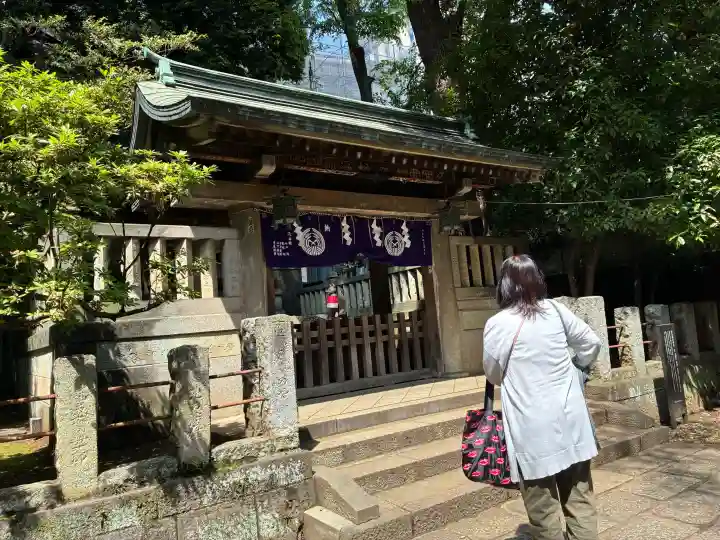 根津神社の{uncategorized: "未分類", other: "その他", undefined: "問題あり", building: "その他建物", grave: "お墓", sacred_gate: "鳥居", guardian: "狛犬", statue: "像", buddha: "仏像", history: "歴史", nature: "自然", garden: "庭園", animal: "動物", pagoda: "塔", temizu: "手水舎", mountain_gate: "山門・神門", sanctuary: "本殿・本堂", subordinate: "末社・摂社", art: "芸術", scenery: "景色", jizo: "地蔵", ema: "絵馬", goshuin: "御朱印", omikuji: "おみくじ", items: "授与品その他", amulet: "お守り", goshuincho: "御朱印帳", eats: "食事", festival: "お祭り", votive_dance: "神楽", shichigosan: "七五三参", wedding: "結婚式", experience: "体験その他", initially: "初詣", around: "周辺", anti_infection: "感染症対策"}