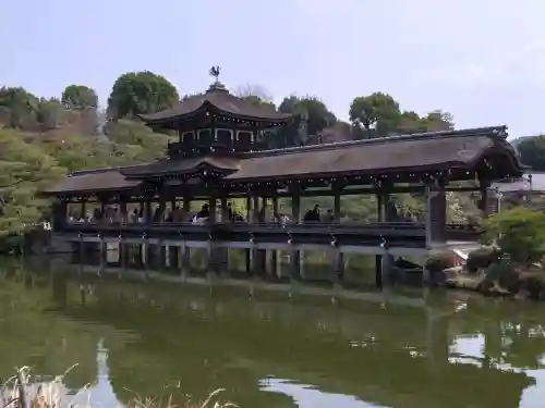 平安神宮の{uncategorized: "未分類", other: "その他", undefined: "問題あり", building: "その他建物", grave: "お墓", sacred_gate: "鳥居", guardian: "狛犬", statue: "像", buddha: "仏像", history: "歴史", nature: "自然", garden: "庭園", animal: "動物", pagoda: "塔", temizu: "手水舎", mountain_gate: "山門・神門", sanctuary: "本殿・本堂", subordinate: "末社・摂社", art: "芸術", scenery: "景色", jizo: "地蔵", ema: "絵馬", goshuin: "御朱印", omikuji: "おみくじ", items: "授与品その他", amulet: "お守り", goshuincho: "御朱印帳", eats: "食事", festival: "お祭り", votive_dance: "神楽", shichigosan: "七五三参", wedding: "結婚式", experience: "体験その他", initially: "初詣", around: "周辺", anti_infection: "感染症対策"}