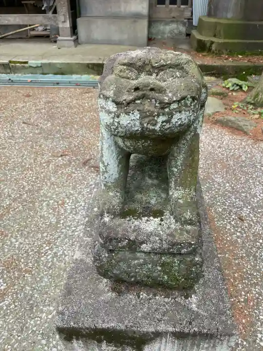 諏訪大神社の{uncategorized: "未分類", other: "その他", undefined: "問題あり", building: "その他建物", grave: "お墓", sacred_gate: "鳥居", guardian: "狛犬", statue: "像", buddha: "仏像", history: "歴史", nature: "自然", garden: "庭園", animal: "動物", pagoda: "塔", temizu: "手水舎", mountain_gate: "山門・神門", sanctuary: "本殿・本堂", subordinate: "末社・摂社", art: "芸術", scenery: "景色", jizo: "地蔵", ema: "絵馬", goshuin: "御朱印", omikuji: "おみくじ", items: "授与品その他", amulet: "お守り", goshuincho: "御朱印帳", eats: "食事", festival: "お祭り", votive_dance: "神楽", shichigosan: "七五三参", wedding: "結婚式", experience: "体験その他", initially: "初詣", around: "周辺", anti_infection: "感染症対策"}
