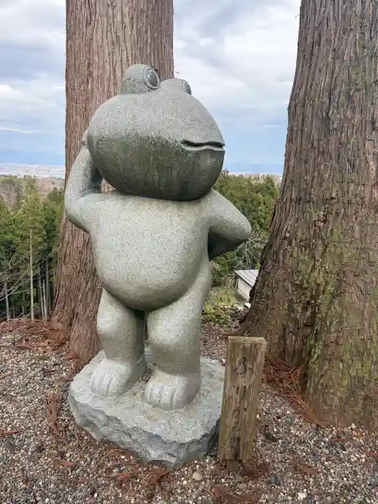 春日山神社の{uncategorized: "未分類", other: "その他", undefined: "問題あり", building: "その他建物", grave: "お墓", sacred_gate: "鳥居", guardian: "狛犬", statue: "像", buddha: "仏像", history: "歴史", nature: "自然", garden: "庭園", animal: "動物", pagoda: "塔", temizu: "手水舎", mountain_gate: "山門・神門", sanctuary: "本殿・本堂", subordinate: "末社・摂社", art: "芸術", scenery: "景色", jizo: "地蔵", ema: "絵馬", goshuin: "御朱印", omikuji: "おみくじ", items: "授与品その他", amulet: "お守り", goshuincho: "御朱印帳", eats: "食事", festival: "お祭り", votive_dance: "神楽", shichigosan: "七五三参", wedding: "結婚式", experience: "体験その他", initially: "初詣", around: "周辺", anti_infection: "感染症対策"}