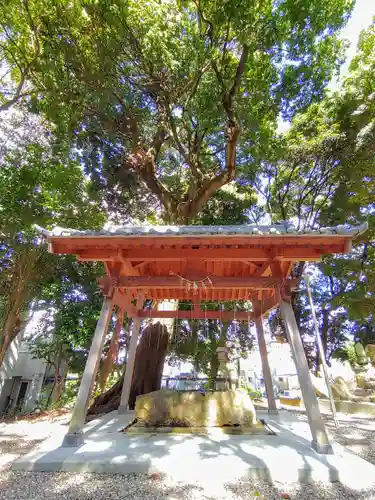 白山神社（市場）の手水舎