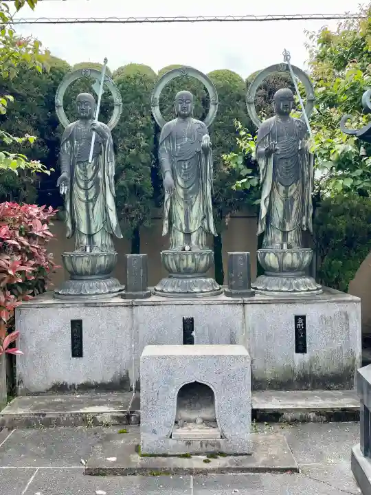 地蔵寺の{uncategorized: "未分類", other: "その他", undefined: "問題あり", building: "その他建物", grave: "お墓", sacred_gate: "鳥居", guardian: "狛犬", statue: "像", buddha: "仏像", history: "歴史", nature: "自然", garden: "庭園", animal: "動物", pagoda: "塔", temizu: "手水舎", mountain_gate: "山門・神門", sanctuary: "本殿・本堂", subordinate: "末社・摂社", art: "芸術", scenery: "景色", jizo: "地蔵", ema: "絵馬", goshuin: "御朱印", omikuji: "おみくじ", items: "授与品その他", amulet: "お守り", goshuincho: "御朱印帳", eats: "食事", festival: "お祭り", votive_dance: "神楽", shichigosan: "七五三参", wedding: "結婚式", experience: "体験その他", initially: "初詣", around: "周辺", anti_infection: "感染症対策"}