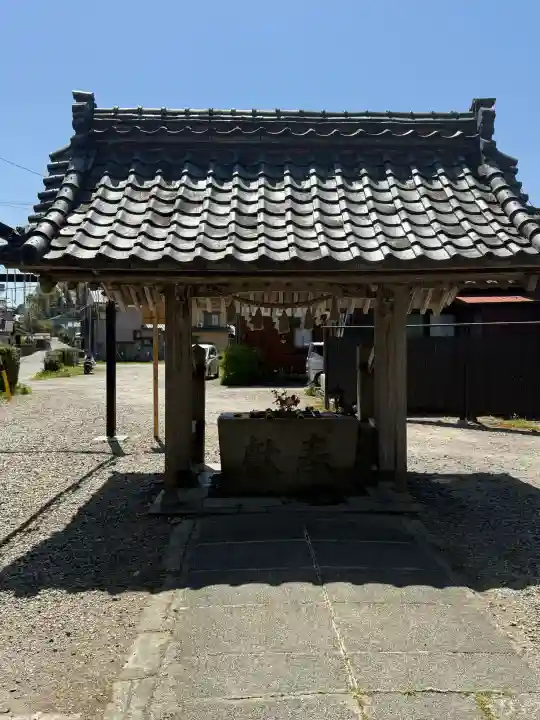 守りの神 藤基神社の{uncategorized: "未分類", other: "その他", undefined: "問題あり", building: "その他建物", grave: "お墓", sacred_gate: "鳥居", guardian: "狛犬", statue: "像", buddha: "仏像", history: "歴史", nature: "自然", garden: "庭園", animal: "動物", pagoda: "塔", temizu: "手水舎", mountain_gate: "山門・神門", sanctuary: "本殿・本堂", subordinate: "末社・摂社", art: "芸術", scenery: "景色", jizo: "地蔵", ema: "絵馬", goshuin: "御朱印", omikuji: "おみくじ", items: "授与品その他", amulet: "お守り", goshuincho: "御朱印帳", eats: "食事", festival: "お祭り", votive_dance: "神楽", shichigosan: "七五三参", wedding: "結婚式", experience: "体験その他", initially: "初詣", around: "周辺", anti_infection: "感染症対策"}