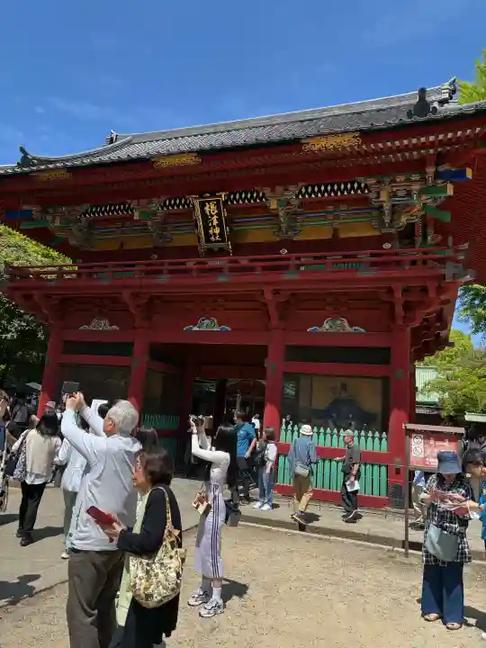 根津神社の{uncategorized: "未分類", other: "その他", undefined: "問題あり", building: "その他建物", grave: "お墓", sacred_gate: "鳥居", guardian: "狛犬", statue: "像", buddha: "仏像", history: "歴史", nature: "自然", garden: "庭園", animal: "動物", pagoda: "塔", temizu: "手水舎", mountain_gate: "山門・神門", sanctuary: "本殿・本堂", subordinate: "末社・摂社", art: "芸術", scenery: "景色", jizo: "地蔵", ema: "絵馬", goshuin: "御朱印", omikuji: "おみくじ", items: "授与品その他", amulet: "お守り", goshuincho: "御朱印帳", eats: "食事", festival: "お祭り", votive_dance: "神楽", shichigosan: "七五三参", wedding: "結婚式", experience: "体験その他", initially: "初詣", around: "周辺", anti_infection: "感染症対策"}