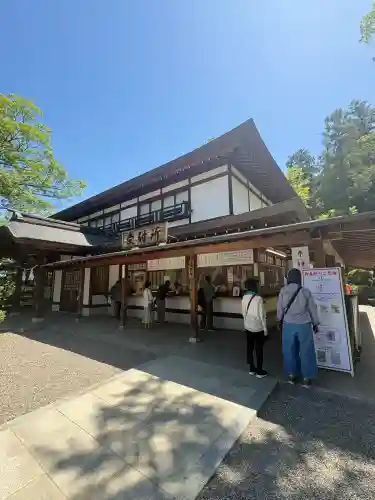 吉備津神社の{uncategorized: "未分類", other: "その他", undefined: "問題あり", building: "その他建物", grave: "お墓", sacred_gate: "鳥居", guardian: "狛犬", statue: "像", buddha: "仏像", history: "歴史", nature: "自然", garden: "庭園", animal: "動物", pagoda: "塔", temizu: "手水舎", mountain_gate: "山門・神門", sanctuary: "本殿・本堂", subordinate: "末社・摂社", art: "芸術", scenery: "景色", jizo: "地蔵", ema: "絵馬", goshuin: "御朱印", omikuji: "おみくじ", items: "授与品その他", amulet: "お守り", goshuincho: "御朱印帳", eats: "食事", festival: "お祭り", votive_dance: "神楽", shichigosan: "七五三参", wedding: "結婚式", experience: "体験その他", initially: "初詣", around: "周辺", anti_infection: "感染症対策"}