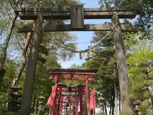 斗瑩稲荷神社の鳥居(2022年07月07日(木) 17時05分49秒投稿)