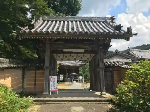 弥勒寺の山門